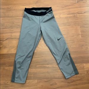 Gray Nike pro Capri leggings